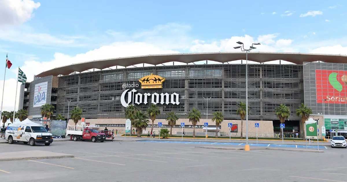 Fachada del Estadio Corona en Torreón.