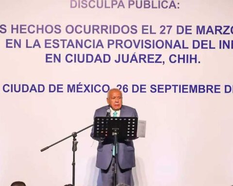 Francisco Garduño, extitular del INM, en el evento de disculpa pública.