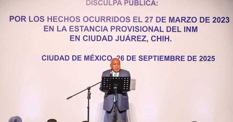 Francisco Garduño, extitular del INM, en el evento de disculpa pública.