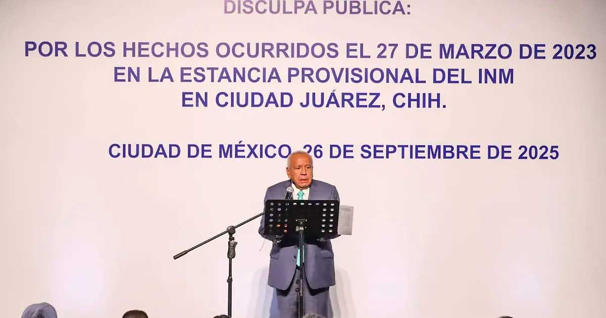 Francisco Garduño, extitular del INM, en el evento de disculpa pública.