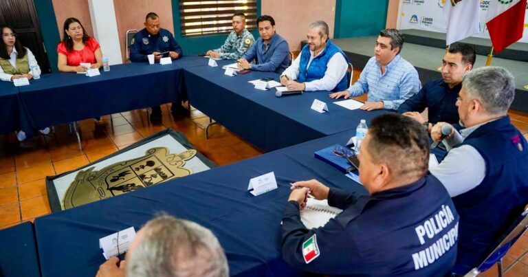Alcalde Tomás Gutiérrez presidiendo la Mesa Regional de Seguridad en Ramos Arizpe.
