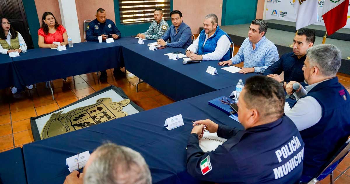 Alcalde Tomás Gutiérrez presidiendo la Mesa Regional de Seguridad en Ramos Arizpe.