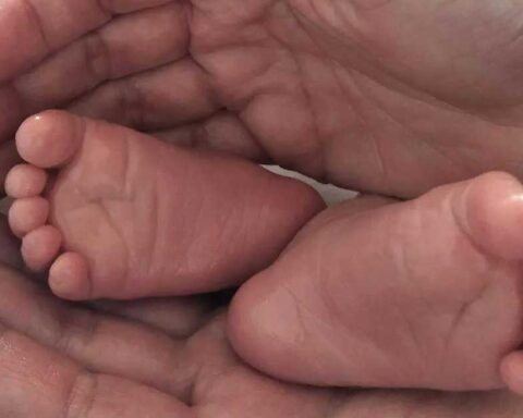 Imagen ilustrativa de los pies de un bebé.