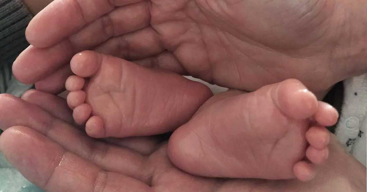 Imagen ilustrativa de los pies de un bebé.
