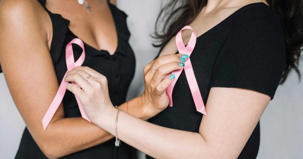 Mujeres en campaña contra el cáncer de mama.
