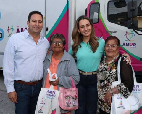 Entrega de apoyo, "Amor en movimiento"