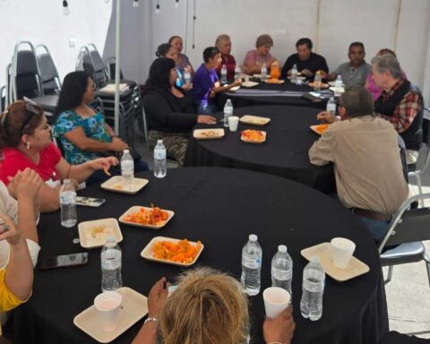 Representantes de colonias populares reunidos.