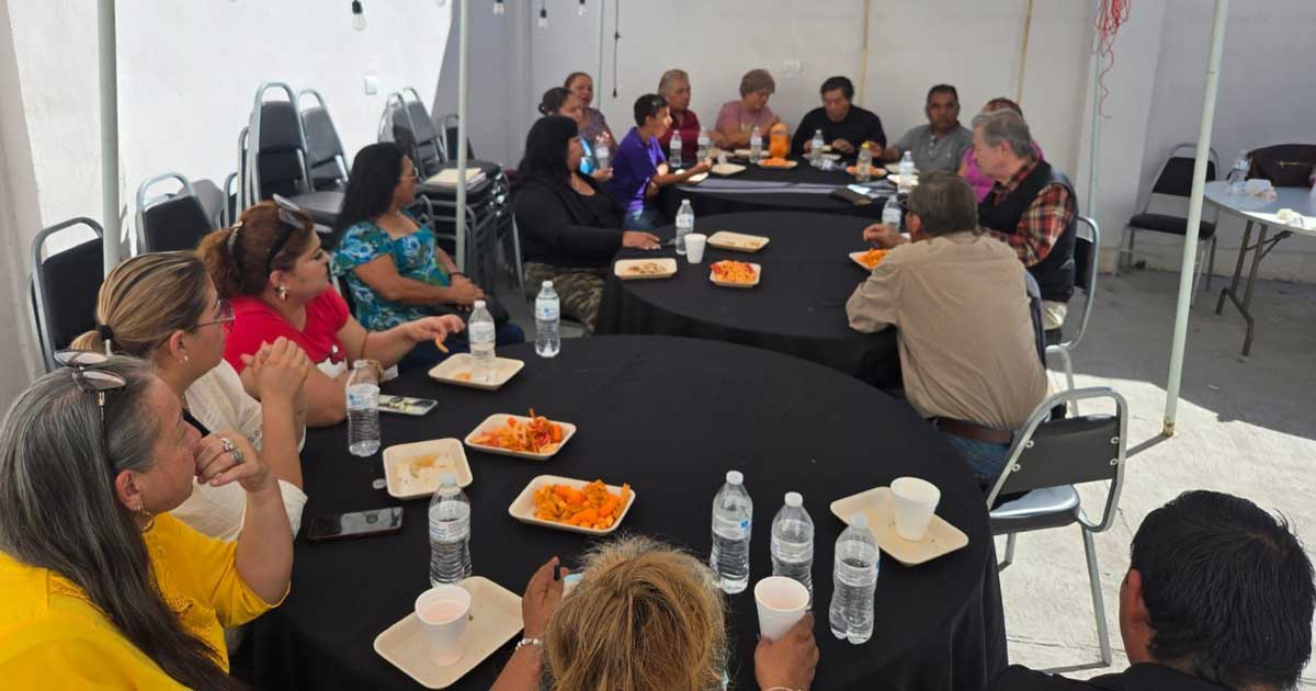 Representantes de colonias populares reunidos.
