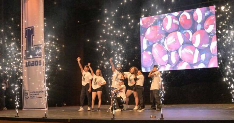 Jóvenes de la UAdeC.