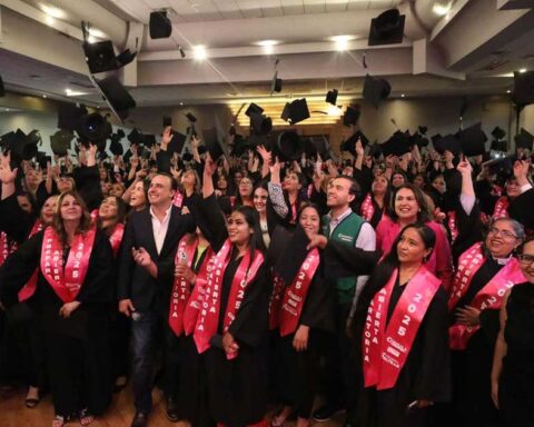 Mujeres graduadas.