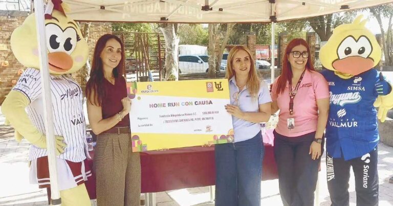 Entrega de cheque a casa hogar.