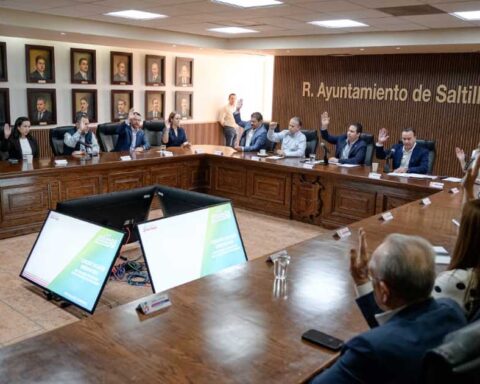 Integrantes del Cabildo de Saltillo en sesión.
