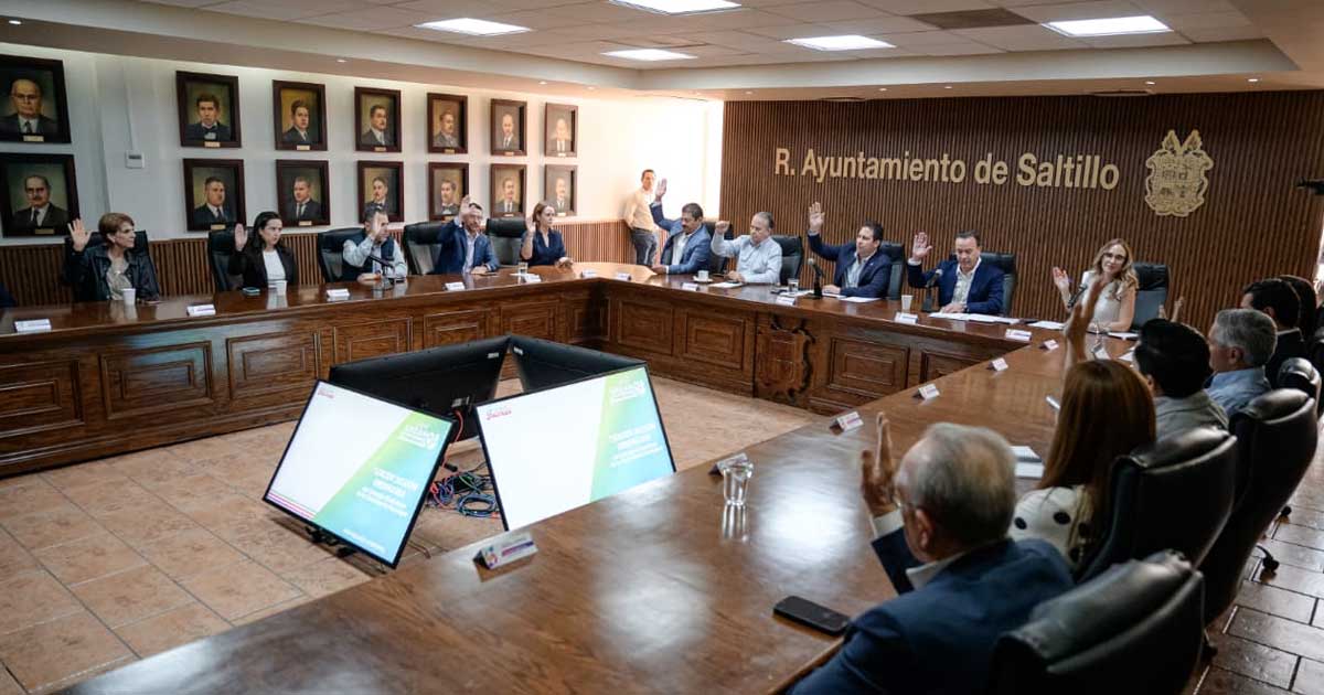 Integrantes del Cabildo de Saltillo en sesión.