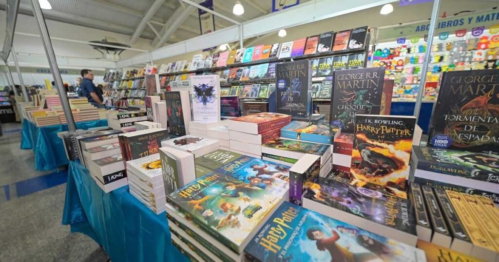 Distintos libros en una mesa.
