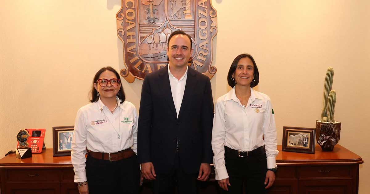Manolo Jiménez, gobernador de Coahuila, y la directora de la CFE y la secretaria de Energía.