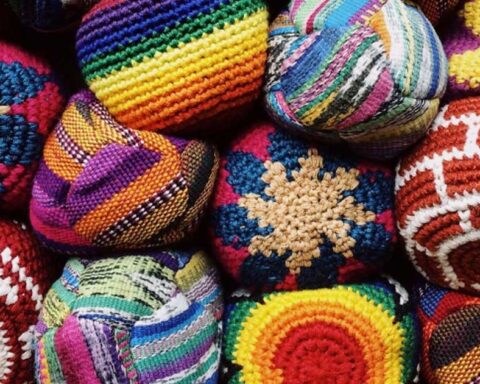 Bolas de estambre de distintos colores.