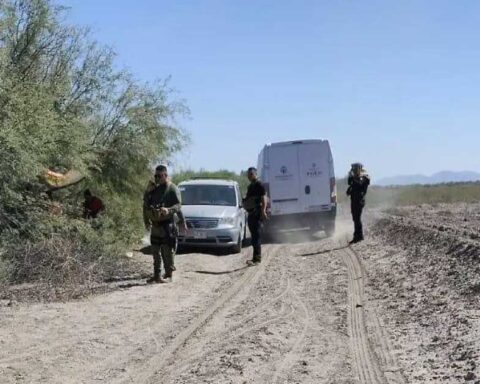 Autoridades en el área del hallazgo.