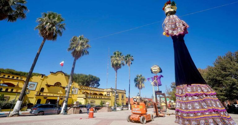 Catrina monumental en Ramos Arizpe.