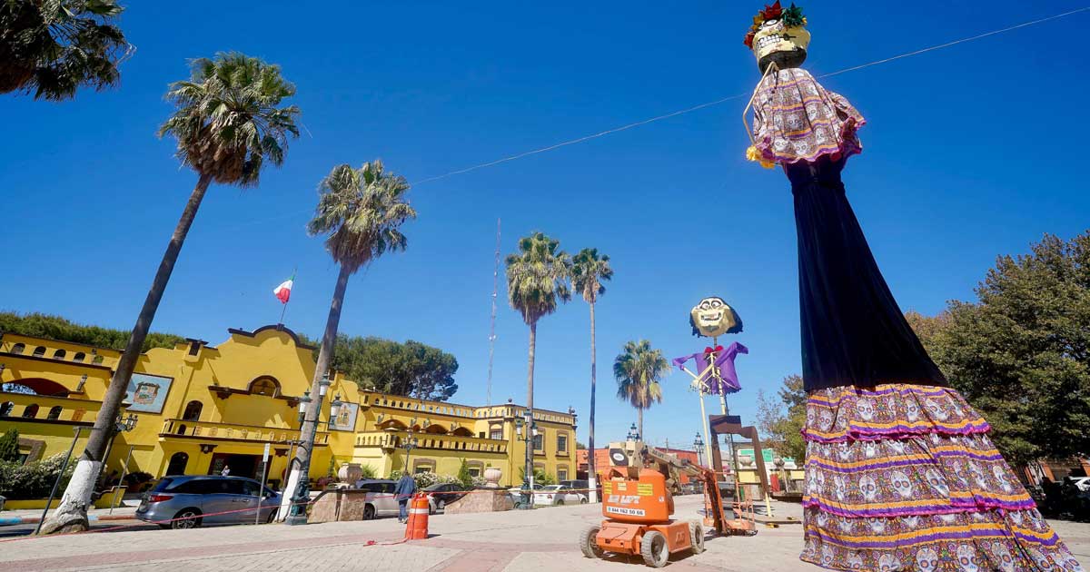 Catrina monumental en Ramos Arizpe.