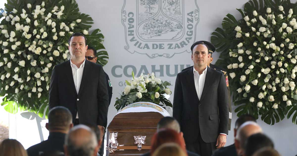 Gobernador Manolo Jiménez y el fiscal Federico Fernández haciendo guardia de honor.