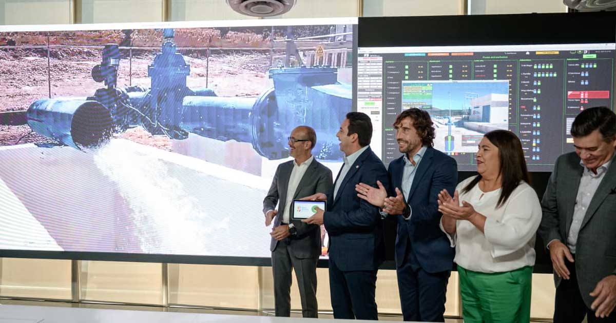 Funcionarios inaugurando el nuevo pozo de ague en Saltillo.