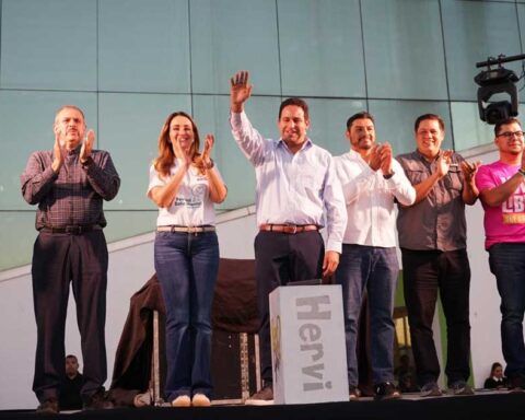 Alcalde de Saltillo Javier Díaz y otros funcionarios.