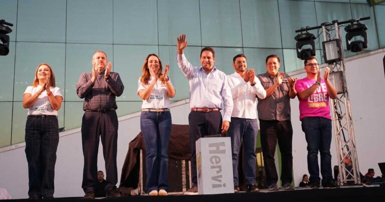 Alcalde de Saltillo Javier Díaz y otros funcionarios.