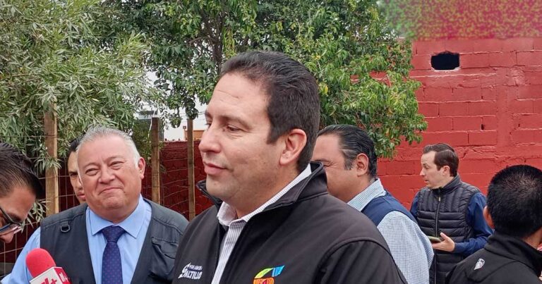 Alcalde Javier Díaz en entrevista a los medios.
