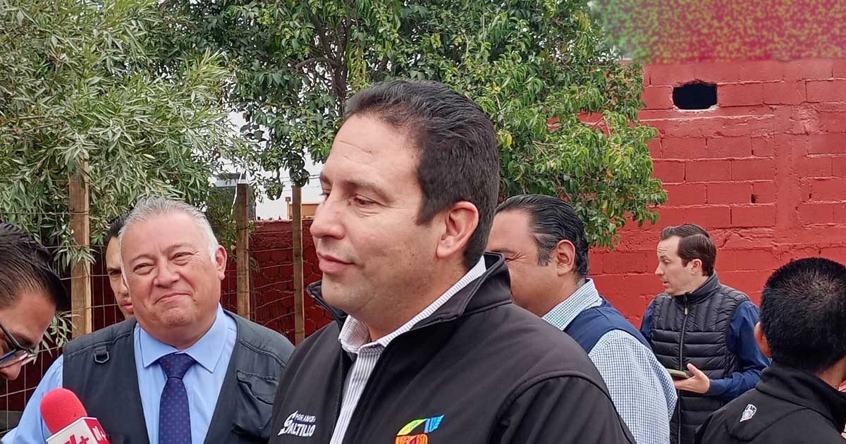 Alcalde Javier Díaz en entrevista a los medios.