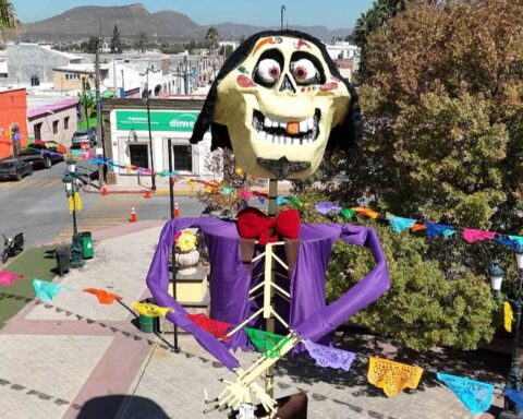 Catrina gigante en Ramos Arizpe.