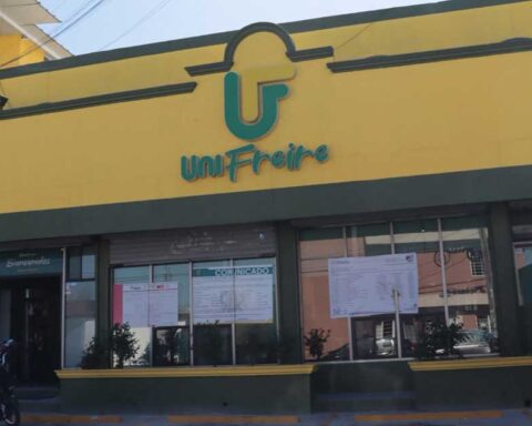 Fachada de Unifreire en Saltillo, Cohuila.