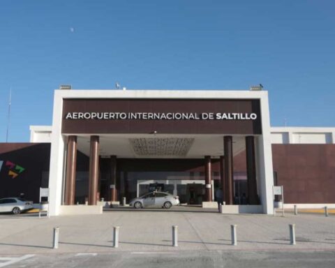 Exterior del Aeropuerto Internacional de Saltillo.