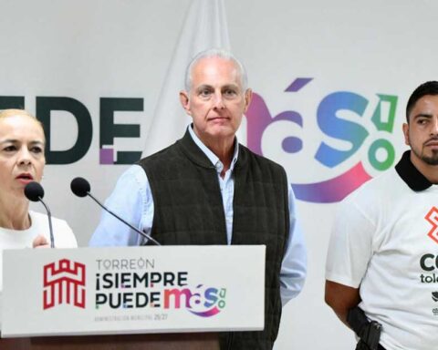 Alclalde Román Cepeda y otros funcionarios.
