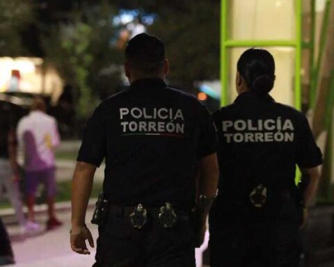 Policías de Torreón en operativo especial.