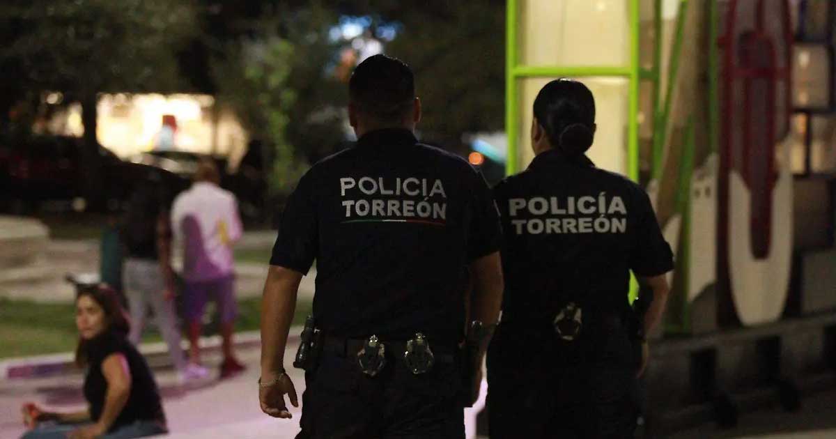 Policías de Torreón en operativo especial.