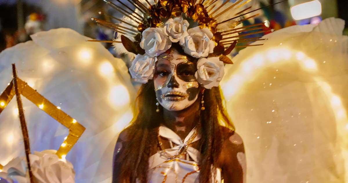 Joven caracterizada de catrina.