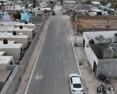 Vista aérea de la calle que se está pavimentando en Saltillo.