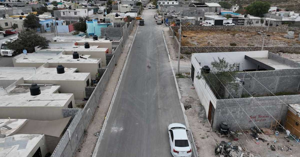 Vista aérea de la calle que se está pavimentando en Saltillo.