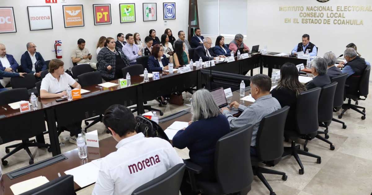 Integrantes del Consejo Local del INE Coahuila en sesión.