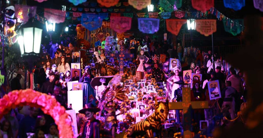 Altar del Festival Ánimas del Desierto en Saltillo.