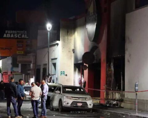 Fachada de la tienda incendiada en Waldos.