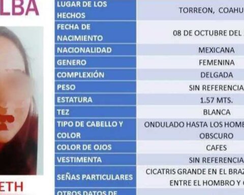 Ficha de búsqueda de joven desaparecida en Torreón.