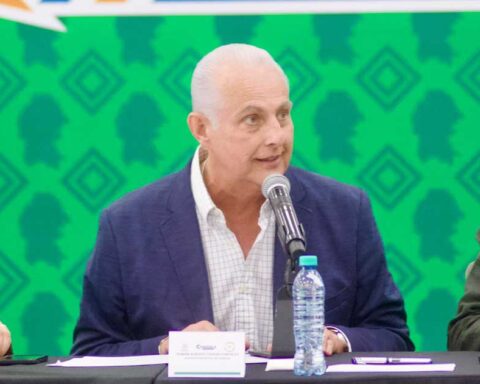 Román Cepeda.