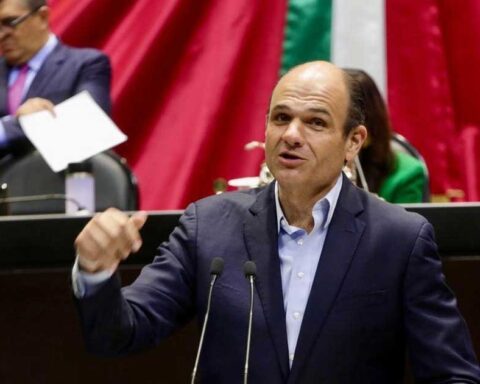 Jericó Abramo en tribuna de la Cámara de Diputados.