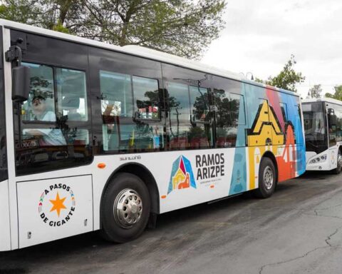 Autobús de la Ruta Estudiantil de Ramos Arizpe.