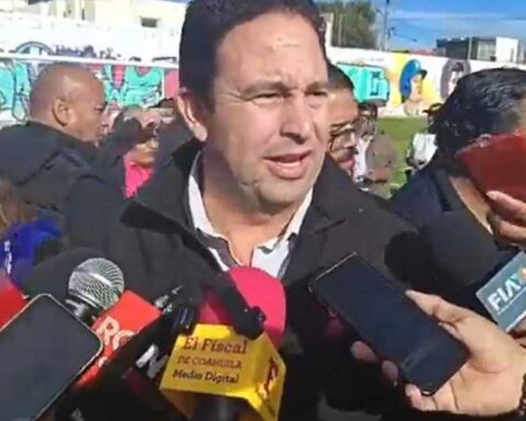 Alcalde de Saltillo Javier Díaz en entrevista a medios.