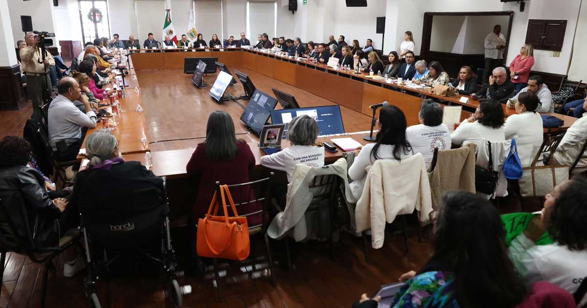 Reunión del gobernador de Coahuila Manolo Jiménez con colectivos de personas desaparecidas.