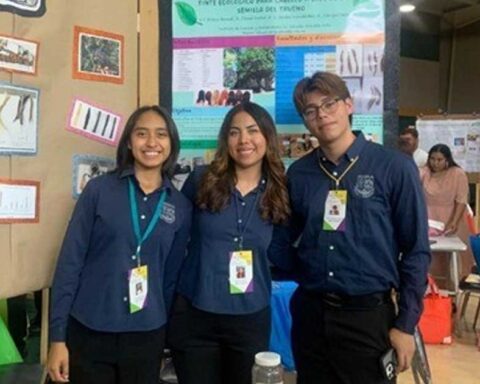 Jóvenes ganadores de la Expociencias Nacional.