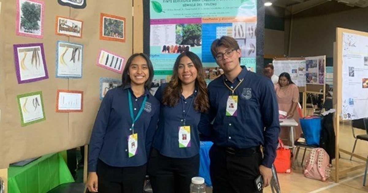 Jóvenes ganadores de la Expociencias Nacional.