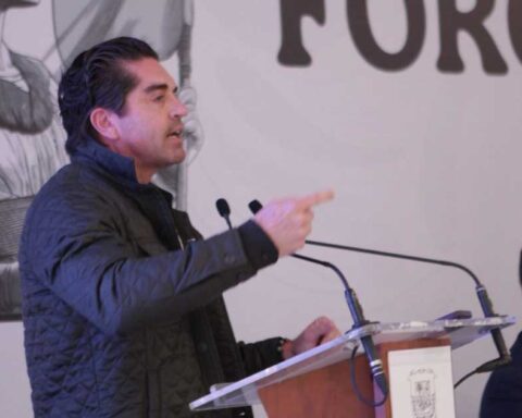 Senador Luis Fernando Salazar.